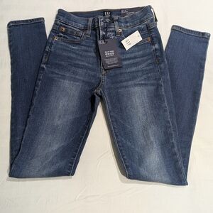 Brand new Gap high rise stretch skinny jeans